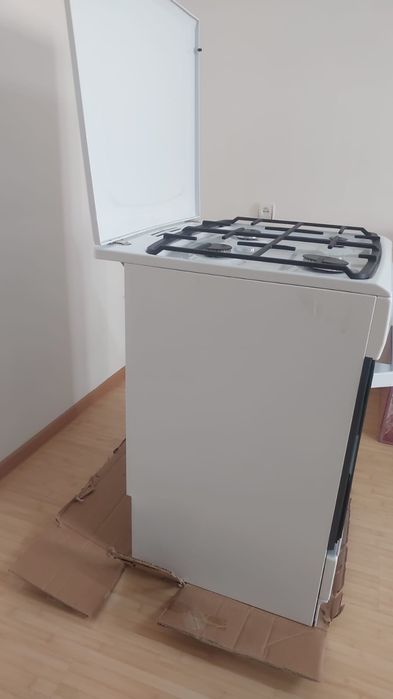 Срочно! Продаю газ.плиту HANSA.