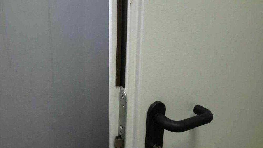 Терморасширяющийся уплотнитель FUARO ISOLAR для противопожарных дверей