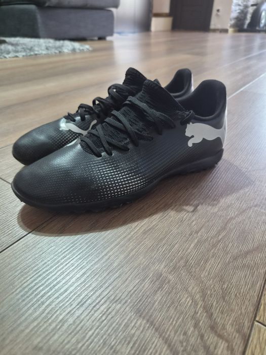 Ghete de fotbal puma
