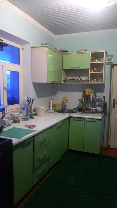 Kuxinniy mebel sotiladi