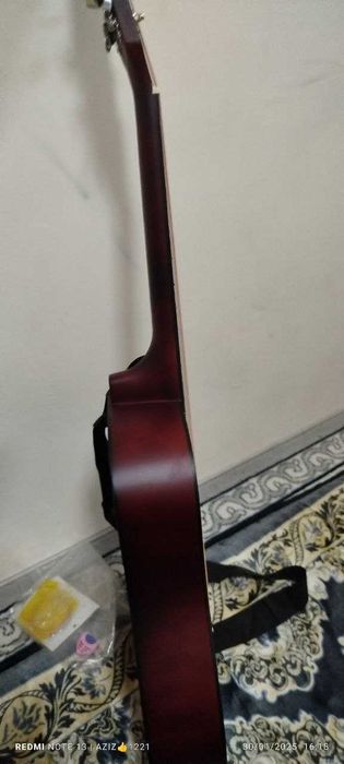 Gitara barcha anjomlari bilan