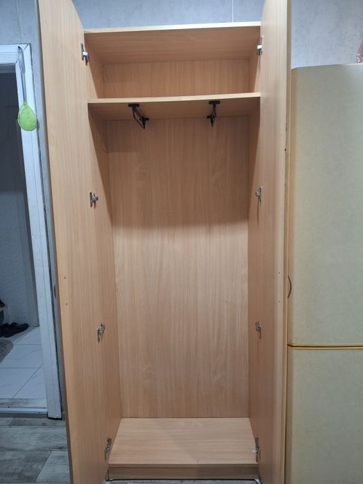 Продам шкаф плательный