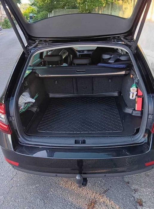 Vând mașină de familie.