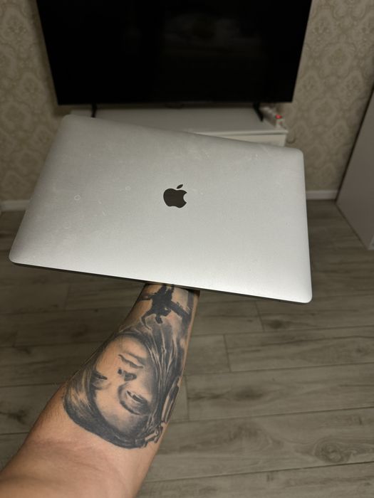 Macbook pro pret 5000 lei