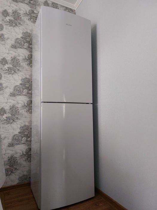Продам холодильник Atlant  белый