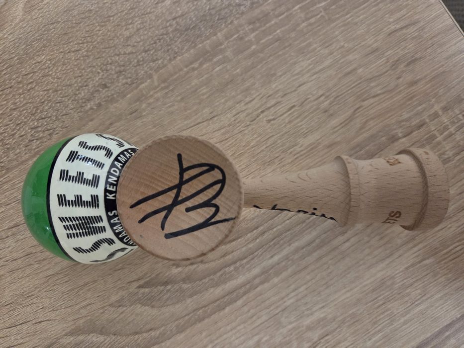 Kendama Sweets cu autografe