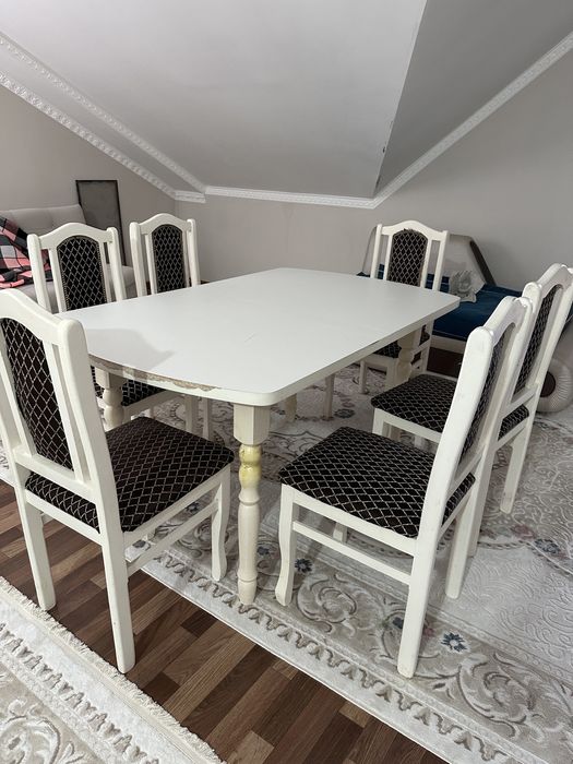 Продам стол со стульями и отдельный стол