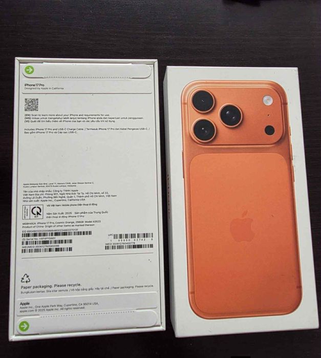 De vanzare 2 telefoane Iphone 17 Pro , Cosmic Orange .
Telefoane noi ,