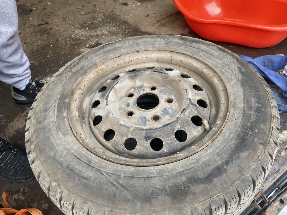 Продам зимние шины с диском