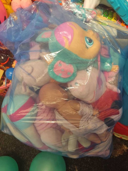 Продават се от снимките играчките