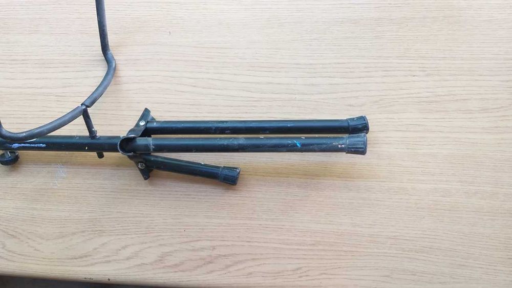 Продам складной штатив для  гитары