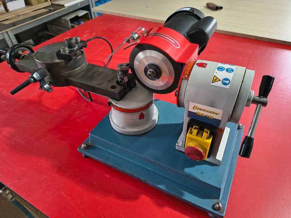 Mașina de ascuțit panze Bernardo SBS 700