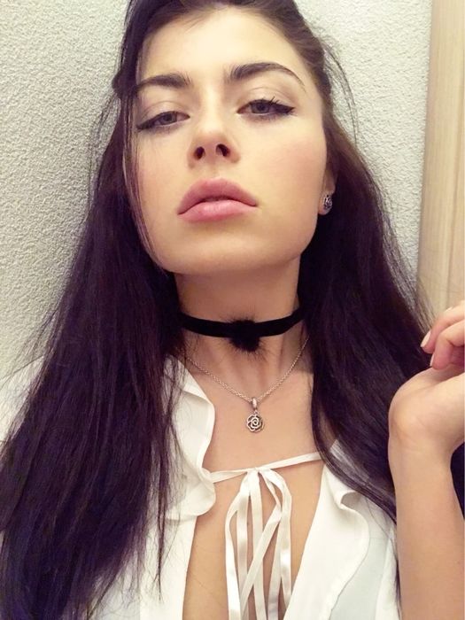 Чисто нови велурени чокъри с пухче различни цветове