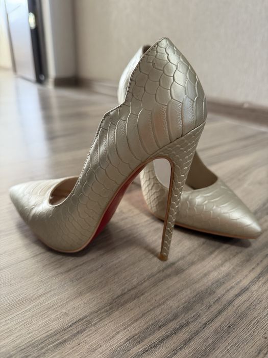 Продам обувь в отл состоянии