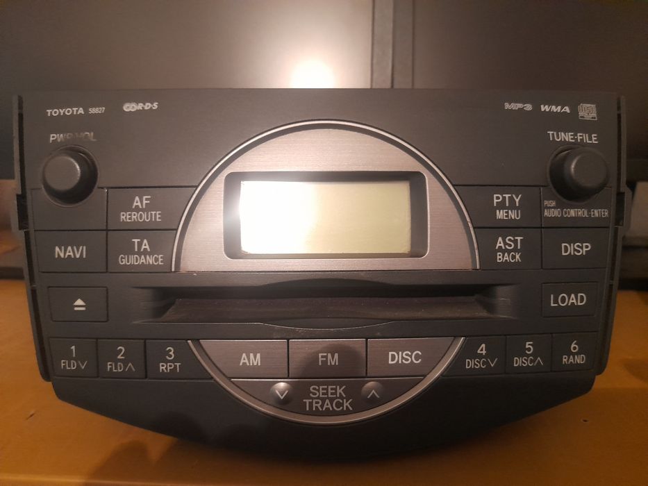 Продам штатный магнитофон