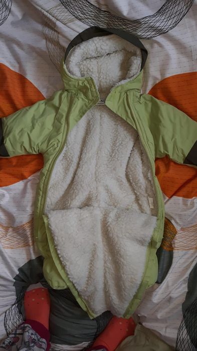 Combinezon cu blăniță pentru bebe