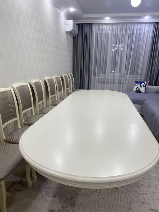 Продаю стол для гостинной