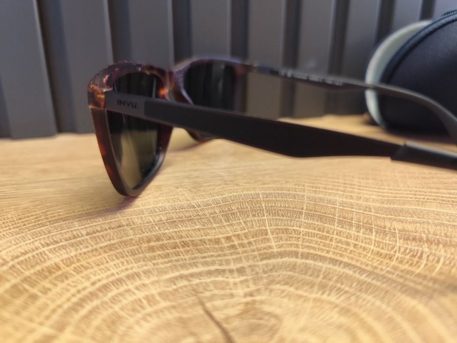Подарявам дамски слънчеви очила с полароидна защита INVU