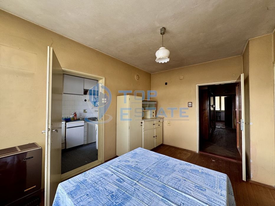 Многостаен тухлен апартамент с гараж в град Полски Тръмбеш, област Ве