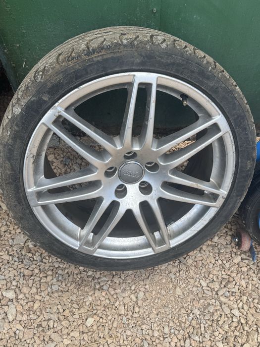 Джанти 19-ки свалени от Ауди А8 Д3
