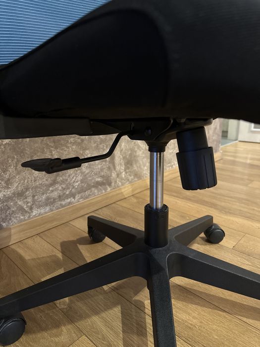 Ергономичен офис стол