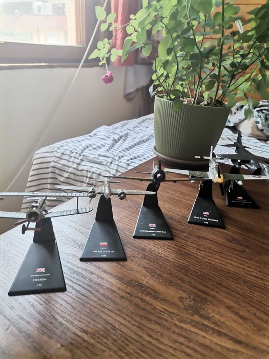 Колекция от стари бойни самолети