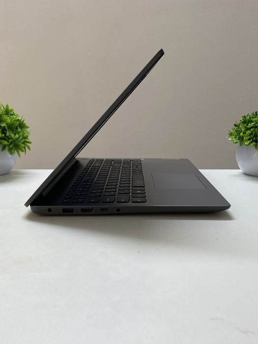 Ноутбук Lenovo.
