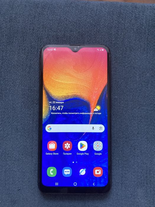 Продам Samsung A10.