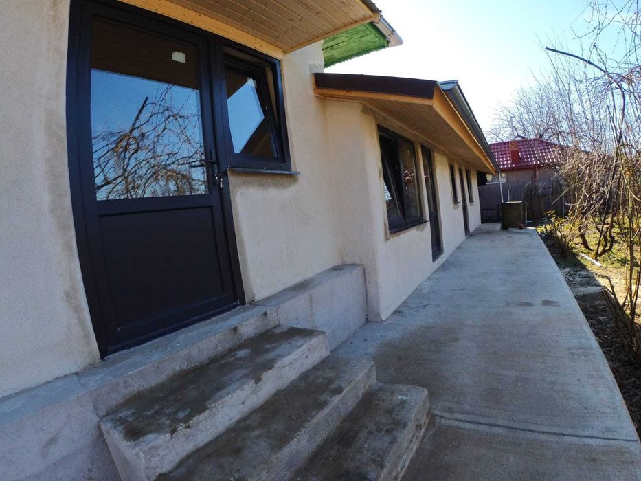 Casa la pret de apartament 4 camere, teren 1770 mp, renovată