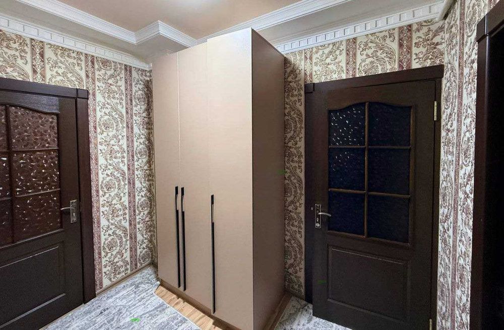 Tinchlik metrosi yonida 2 xonali 1 etajda joylashgan kvartira sotiladi