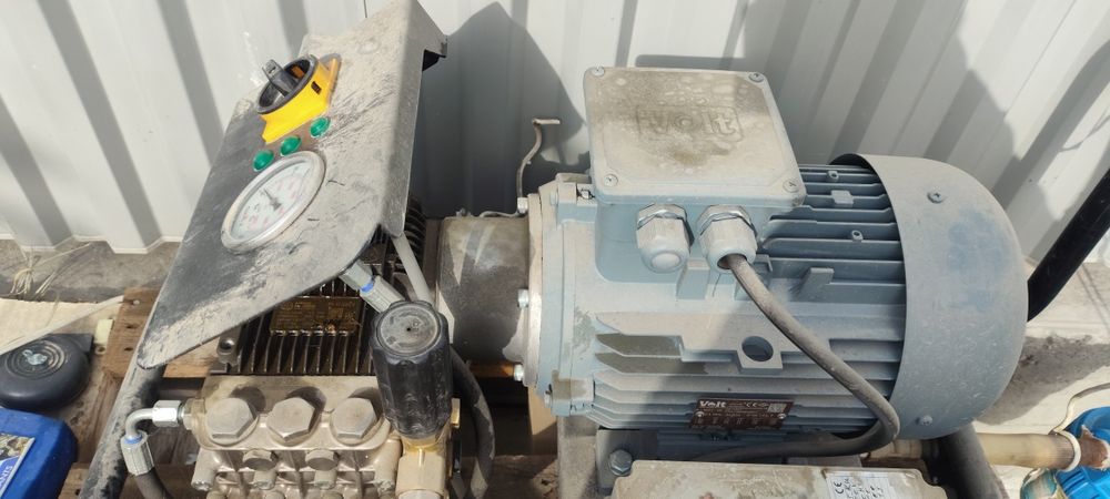 Omax 200 bar karcher sotiladi. Pena bachok bilan