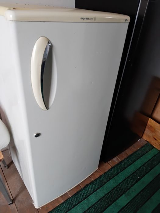 Холодильник сатылады ислеп тур