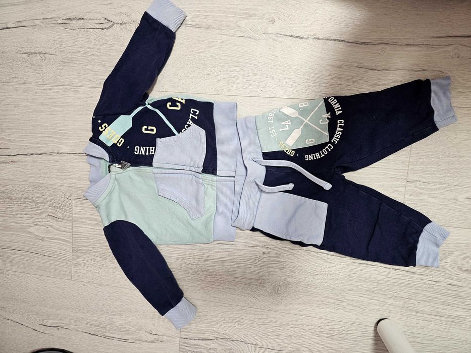 Бебешки памучен спортен екип Guess