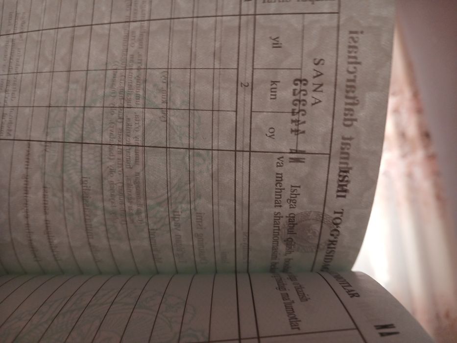 Мехнат дафтарчаси (трудовая книжка) сотилади