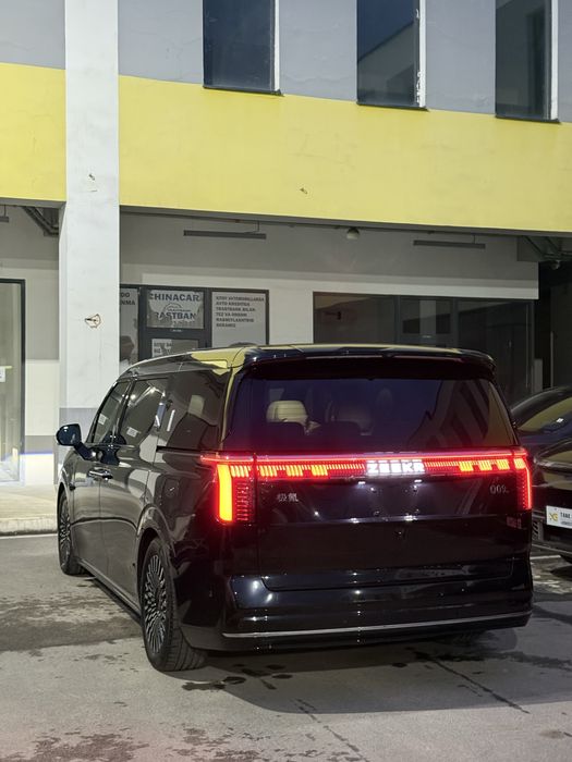 Zeekr 009  Full (4WD) chegirma narxlarda