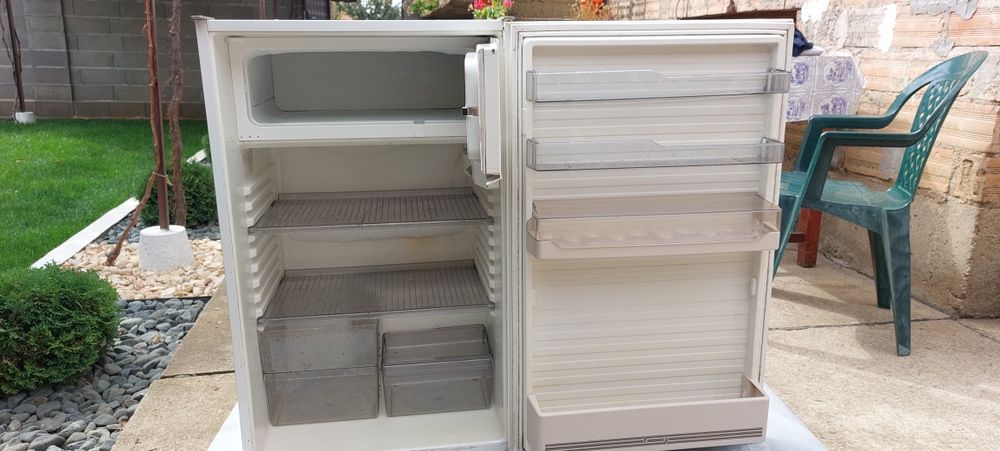 Компактен хладилник