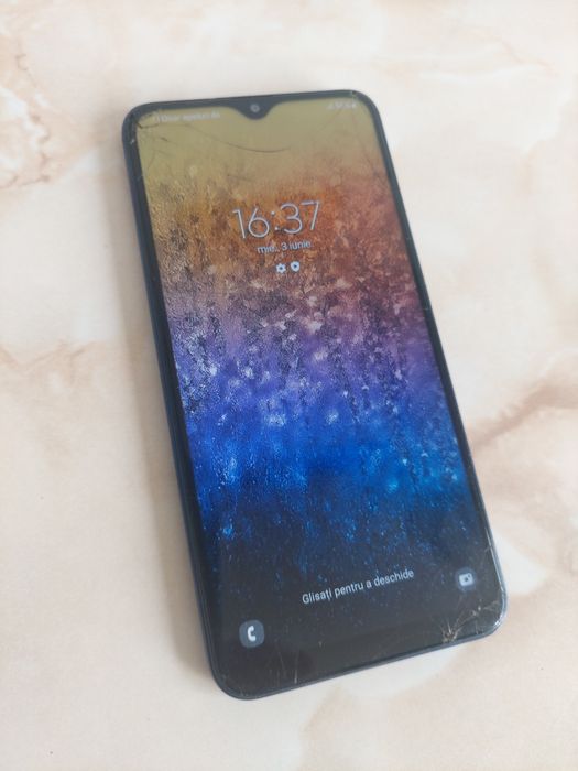 [A10] Vând Samsung Galaxy A10 albastru [spart dar funcțional] //poze reale