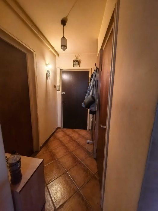 Vand apartament de 2 camere situat în zona Bdul Obregia,