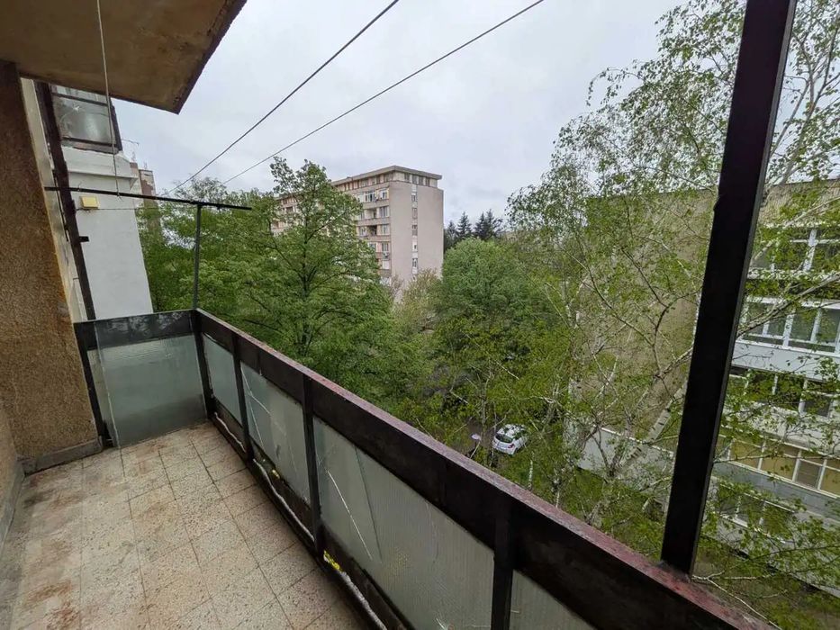 Масивен апартамент 88 кв.м с 3 спални и 2 тераси – кв. Васил Левски, Казанлък