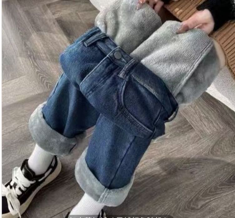 Продам джинсы с мехом.