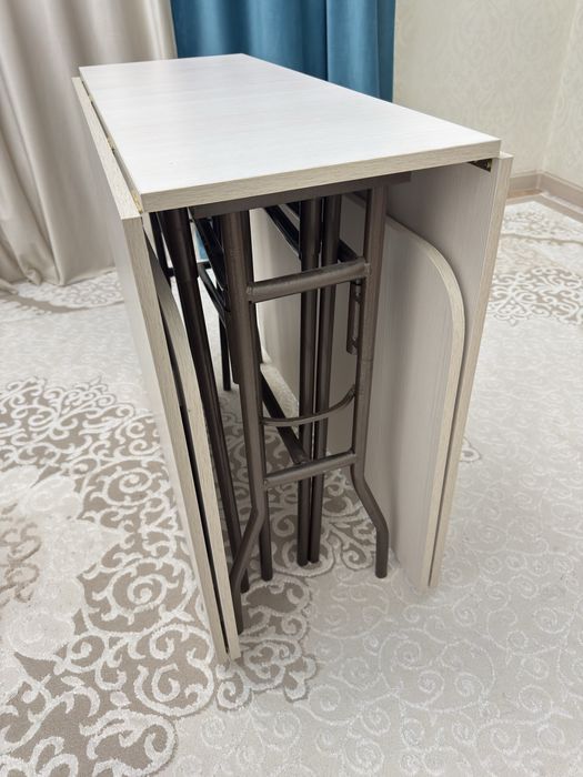 Стол -книжка для гостинный