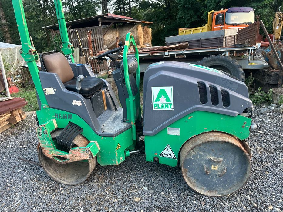 Vând cilindru compactor hmm de 2 tone