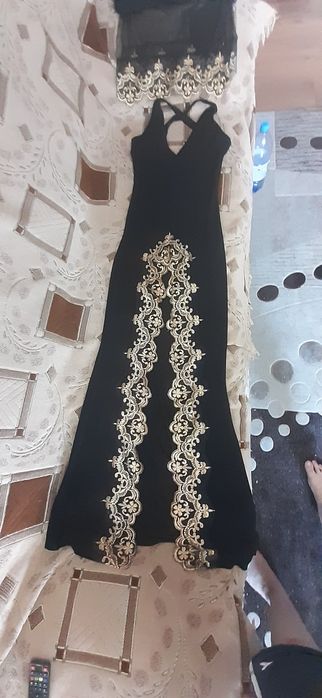 Платье длинное, и очень красивое