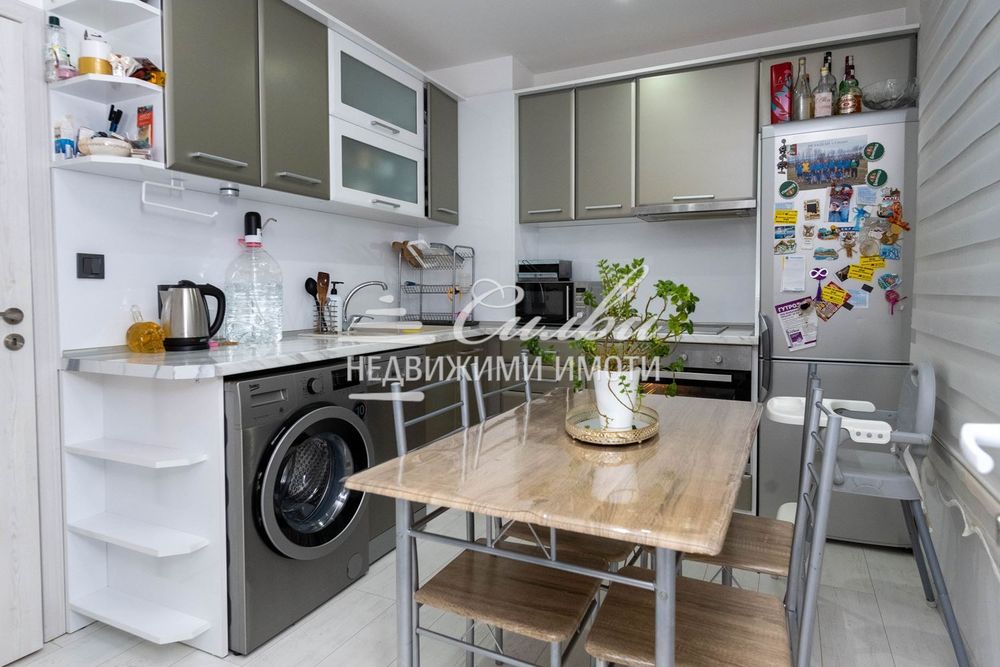 Продава се Тристаен апартамент в Шумен, Боян Българанов 2 - 85 кв.м за 1260 €/кв.м - Снимка #6
