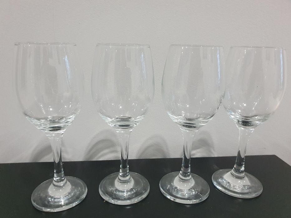 Комплект чаши за вино