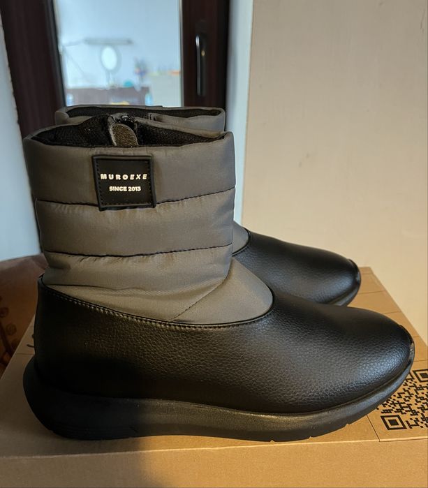 Дамски спортни боти