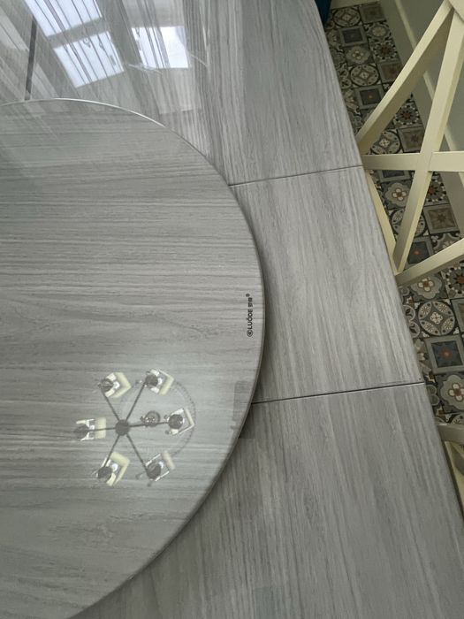 Стол и стулья в кухню