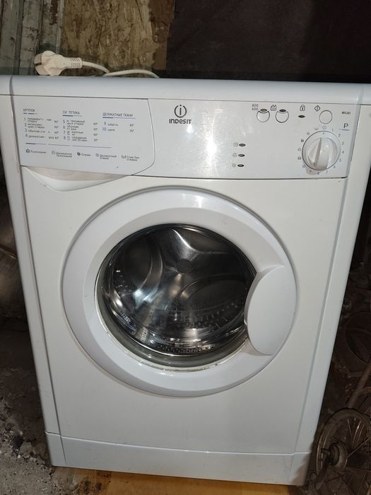 Стиральная машина Indesit WIU 81 3,5 кг загрузка (узкая)