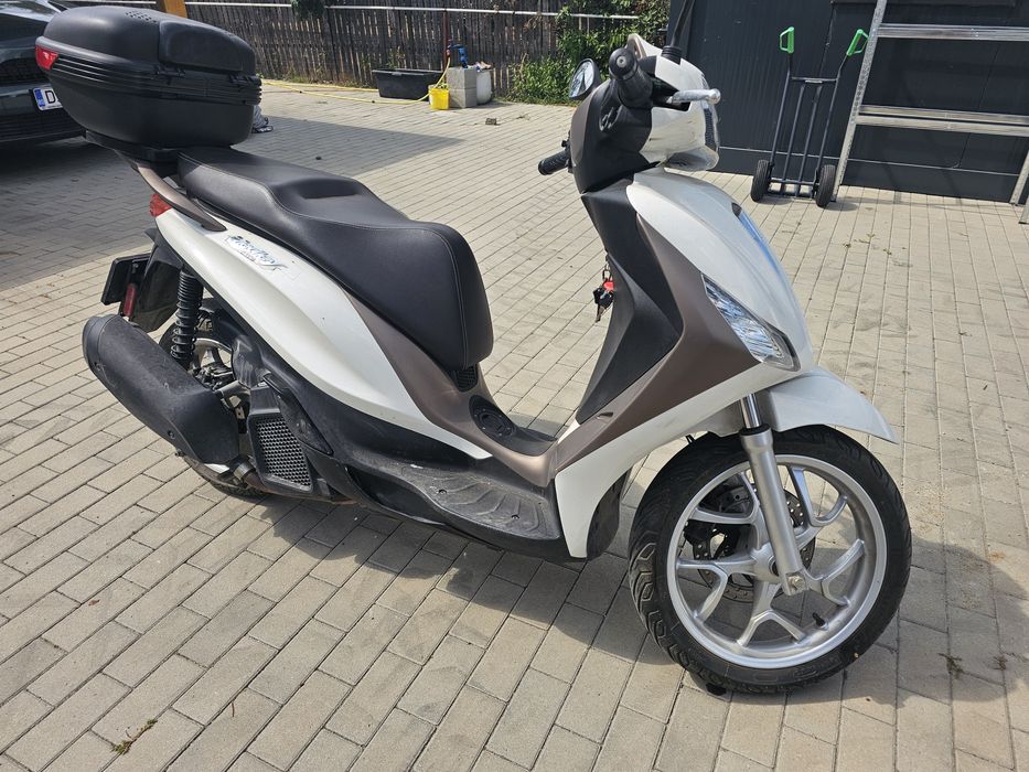 Scuter Piaggio Medley 125 cc, 15 cp, 2023 luna 12