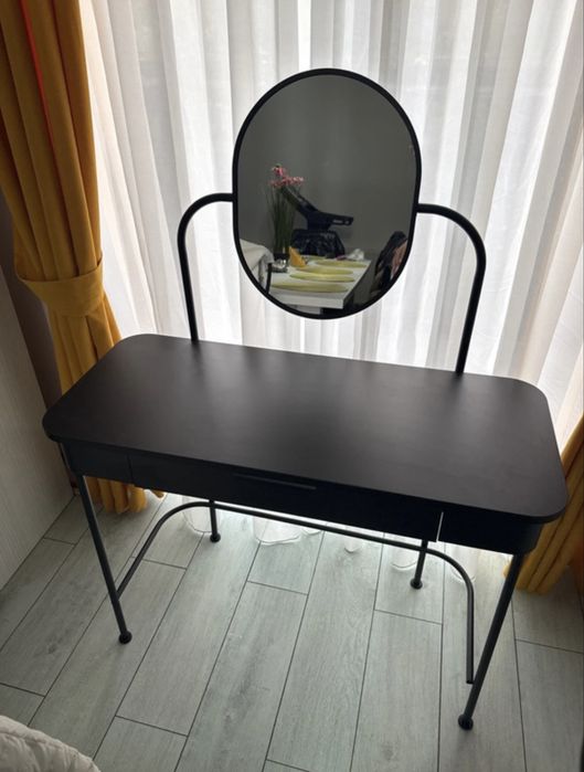 Masa machiaj neagra